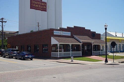 The Music Institute at Carrollton Square in Carrollton , Texas ( United States ).
