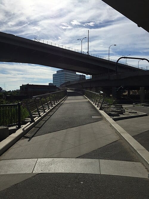 The eastern end of the North Bank Bridge, as it enters Paul Revere Park.