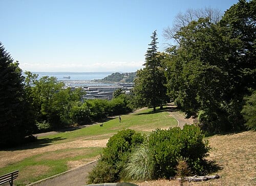 Smith Cove seen from Kinnear Park on Queen Anne Hill, Seattle, Washington. The park is an official city landmark.