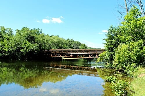 Bridge over the Huron River in Bandemer Park, Ann Arbor, Michigan. Camera location 42° 18′ 12.3″ N, 83° 44′ 45.96″ W View this and other nearby images on: OpenStreetMap 42.303417; -83.746100