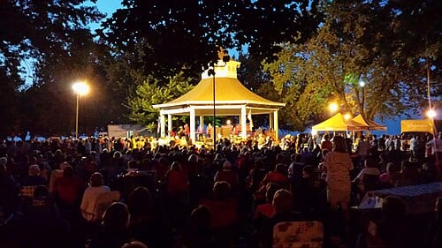 Final en:Category:Wegmans Concert by the Shore of 2017 featuring Ruby Shooz.