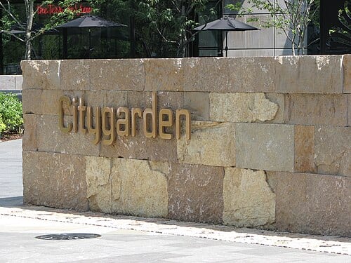 A metal sign for St. Louis, Missouri 's Citygarden