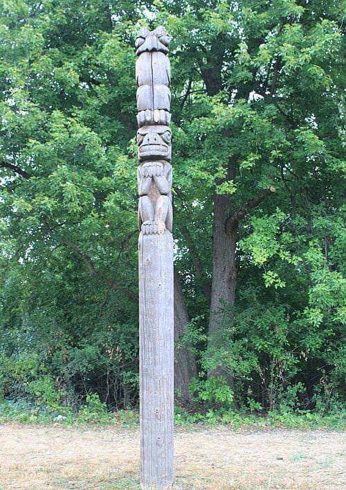 Totem pole, Fuller Park, Ann Arbor, Michigan. Camera location 42° 17′ 15.01″ N, 83° 43′ 45.54″ W View this and other nearby images on: OpenStreetMap 42.287503; -83.729317